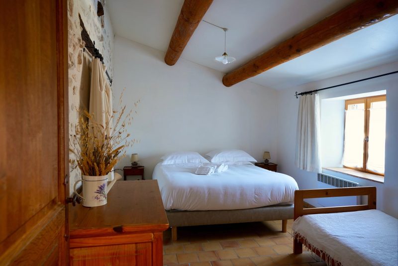 Chambre nord - Maison authentique Haute Provence - Simiane-la-Rotonde